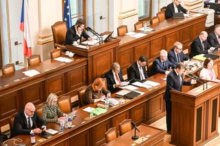Koalice prosadila snadnější zadlužování. Chystá vyšší výdaje na obranu, důchody i platy - Echo24.cz