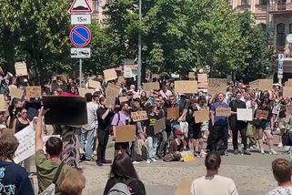 Syrskyj, odejdi! skandují demonstranti v Kyjevě. Po pořadateli demonstrací se shání armáda - Novinky