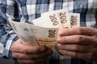 Vláda rozčílila důchodce odložením vyšší valorizace. „Počítali jsme s každou korunou, teď nám sebrali i to málo, co slibovali"