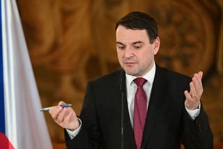 Tohle je jiné téma. Kalousek vyškolil ministra Mac...