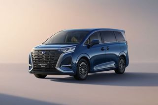 Obří čínské elektromobily ničí silnice. Stát hledá cesty, jak je zdanit