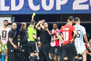 MS fotbal | V krajním případě hrozilo ukončení zápasu. Gesto egyptského kouče vyvolává otázky - Sport.cz