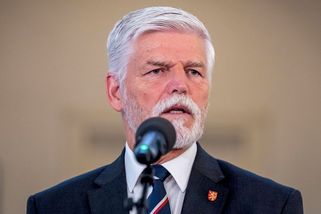 Mám obavu, že by se ke mně informace nedostaly, vymezil se před odletem do Ankary Pavel vůči vládě - Novinky