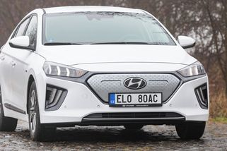 Jeden z největších autobazarů řekl pravdu o ojetých elektromobilech. Tvrdá data ukázala na největšího strašáka - Garáž.cz