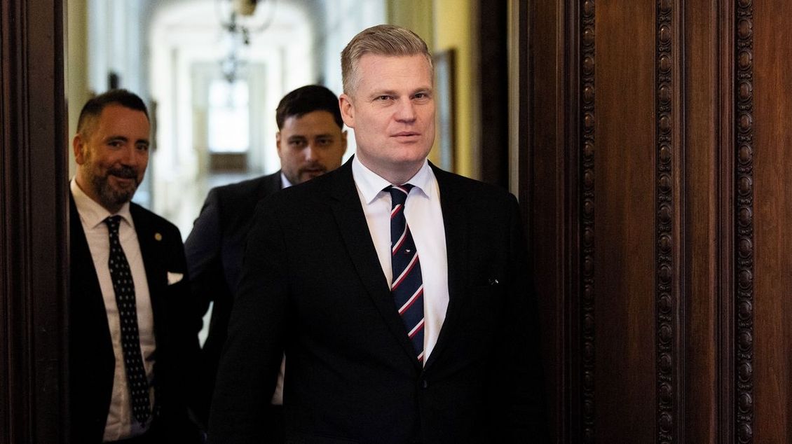 Invaze „motorek“. Ministerstva obsazují příznivci a sponzoři strany - Seznam Zprávy