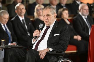 „Bezpečnost občanů ustoupila ideologii.“ Zeman spo...