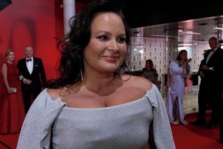 Dokážete se jí dívat do očí? Jitka Čvančarová ve Varech vsadila na štíhlý pas a ňadra dmoucí. Vypadala božsky | Super.cz