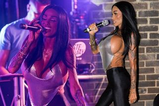 Katie Price vytáhla na pódium své největší zbraně. V titěrném topu se její vnady draly ven