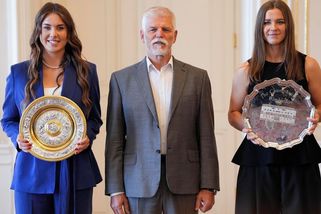 Prezident překvapil tenistky ve wimbledonské kšiltovce. Oslavy mi berou energii, líčila Nosková - Sport.cz