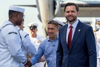 Recenze: J. D. Vance konvertoval. Bohužel to má vliv na dění v USA i ve světě - Seznam Zprávy