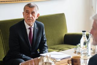 Babiš znovu mluví o hale pro Sáblíkovou. Chce stavět i byty pro státní zaměstnance