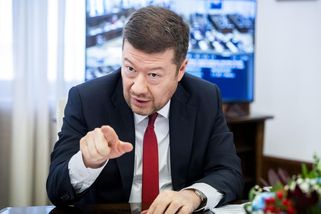 To dělali nacisti vůči Židům, zaútočil Okamura na redaktorku. ČT se ohradila - Novinky