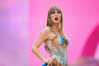 Taylor Swiftová si vzala Travise Kelceho - Novinky
