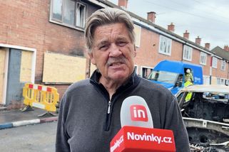 Kdo může za ohnivé nepokoje v Belfastu? Novinky se ptaly v dějišti nejvyhrocenějšího protestu - Novinky