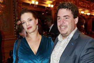 Rozestavěná roubenka, nulový rozpočet a blížící se porod. Kristýna Leichtová bojuje s úřady kvůli povolení