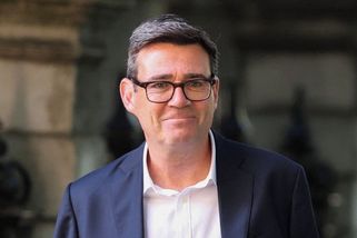 Andy Burnham už je lídrem labouristů, v pondělí se stane britským premiérem - Seznam Zprávy