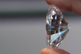 Po zlatě přišly diamanty. Kreml prodává, co může - Novinky