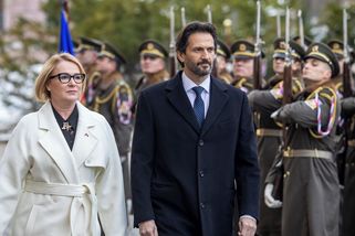 Černochová dostala zbraně od Ficova ministra Kaliňáka - Novinky
