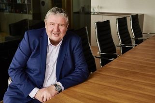 Bývalý šéf ztrátové pojišťovny ministerstva vnitra si odnese šest milionů korun - Novinky