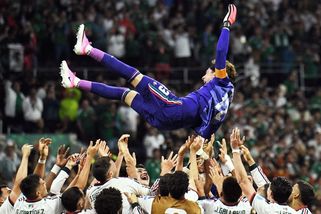 MS fotbal | Kam se hrabou góly. Český zápas okořenilo dojemné střídání, legenda neudržela slzy - Sport.cz