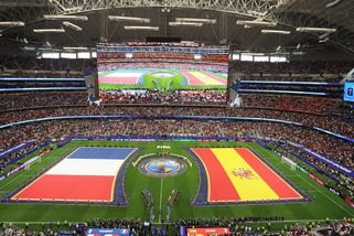MS fotbal | FIFA poruší pravidla fotbalu, finále MS přeruší velkolepý koncert - Sport.cz