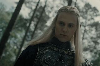 Pán prstenů na dvou frontách. V seriálu se objeví Celeborn, film čelí kritice za „moc bílé“ obsazení - Novinky