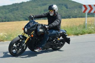 Indian 101 Scout je parádní power-cruiser, ale nic pro dědky - Garáž.cz