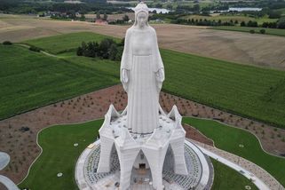 V Polsku slavnostně odhalí nejvyšší sochu Panny Marie na kontinentu - Novinky