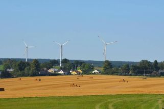 Větrníky zlevní elektřinu. Proto se o ně tak těžko bojuje - Médium.cz
