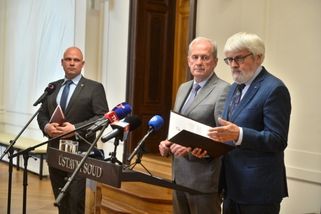 Politoložka: Útoky na ÚS ohledně opatření k summitu ohrožují demokracii | ČeskéNoviny.cz