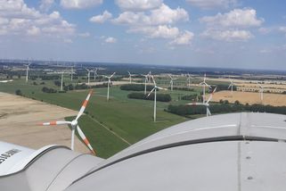Větrníky se vám líbit nemusí, ale bez nich je elektřina dražší, říká hlavní ekonom ČEZ