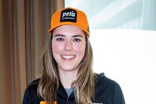 Žhavá sportovkyně Petra Vlhová: Rudé bikiny, které roztočily fanoušky!