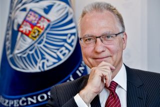Koudelkův konec v čele BIS. Babiš nejspíše vybere...