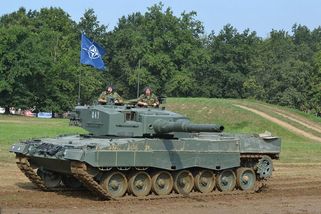 Zážitkové lety s věží T-72 nebudou: České tankové vojsko přezbrojilo na Leopardy 2A4