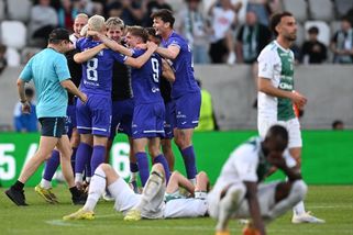 Šílené divadlo! Jablonecká opora terčem posměchu za nafilmovaný pád ve finále poháru - Sport.cz