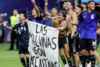 Argentincům hrozí trest za banner podporující územní nároky země na Falklandy - Seznam Zprávy