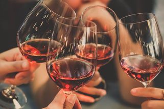 Je libo rosé? Německý benzin by mohl mít zvláštní biosložku - Seznam Zprávy