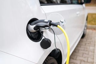 Ani elektromobil není bez emisí. Euro 7 prověří brzdy, pneumatiky i baterii