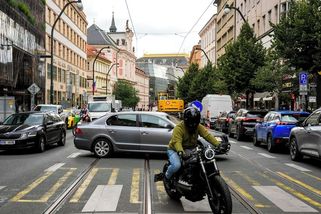 FOTO: Rekonstrukce kolejí působí v centru Prahy zmatky - Novinky