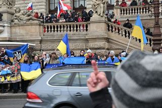 Za proruské symboly na demonstraci pokuta a rok nesmí muž do Prahy - Seznam Zprávy