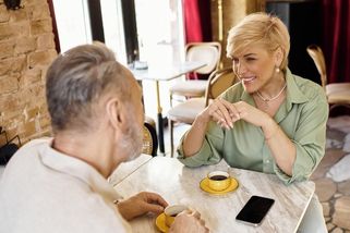 5 vět, které by žena nikdy neměla říkat muži po padesátce