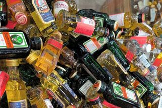 Kdo nemá na velkou, koupí menší. Drahý alkohol míří do minilahviček - Seznam Zprávy