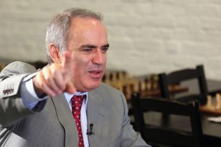 Rusko umírá, Putin ale ještě zaútočí na NATO, varuje Kasparov. Zmínil lákavou kořist pro Kreml