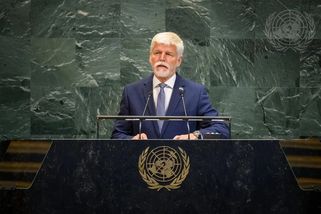 Prezident Pavel dál bojuje o cestu na summit. Podle Babiše směšné