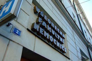 V ZPMV dostala 21 milionů, v nové práci skončila hned ve zkušebce. VFN s ní bleskově zametla