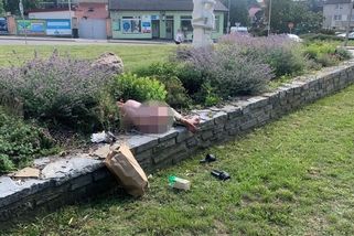 Žena se v centru Boskovic opalovala nahá, šokovala účastníky poutě - Novinky
