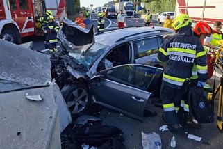 Tříčlenná česká rodina se zranila při nehodě ve Štýrsku. Auto najelo v plné rychlosti do tlumiče nárazů - Novinky