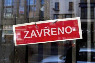 Zavřít, nebo prodávat o svátcích? Neshodnou se ani řetězce - Novinky