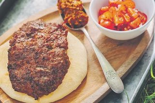 Jak připravit pleskavici: oblíbený balkánský hamburger