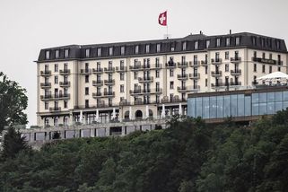Luxusní středisko ve Švýcarsku obsadily 2000 vojáků. Bürgenstock se chystá na jednání USA a Íránu - Novinky